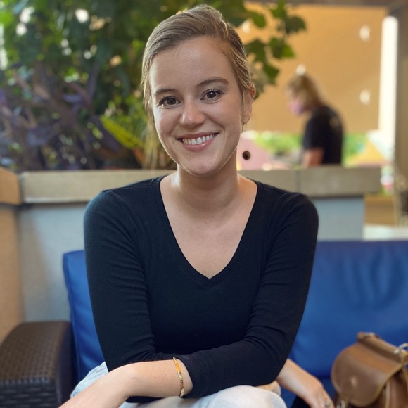 Meet your Posher, Danielle - Picture 1 of 1